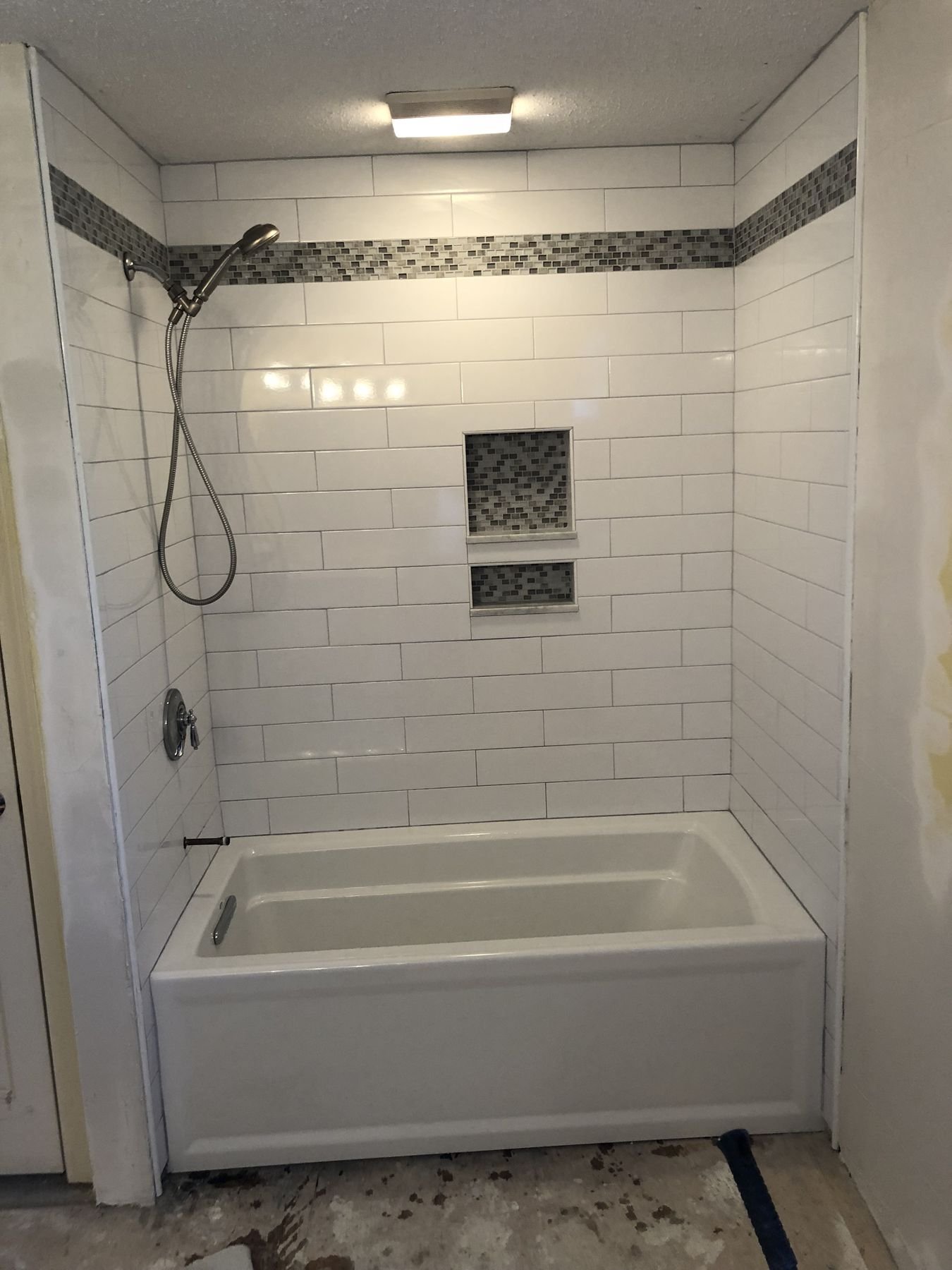 Tiled tub surround