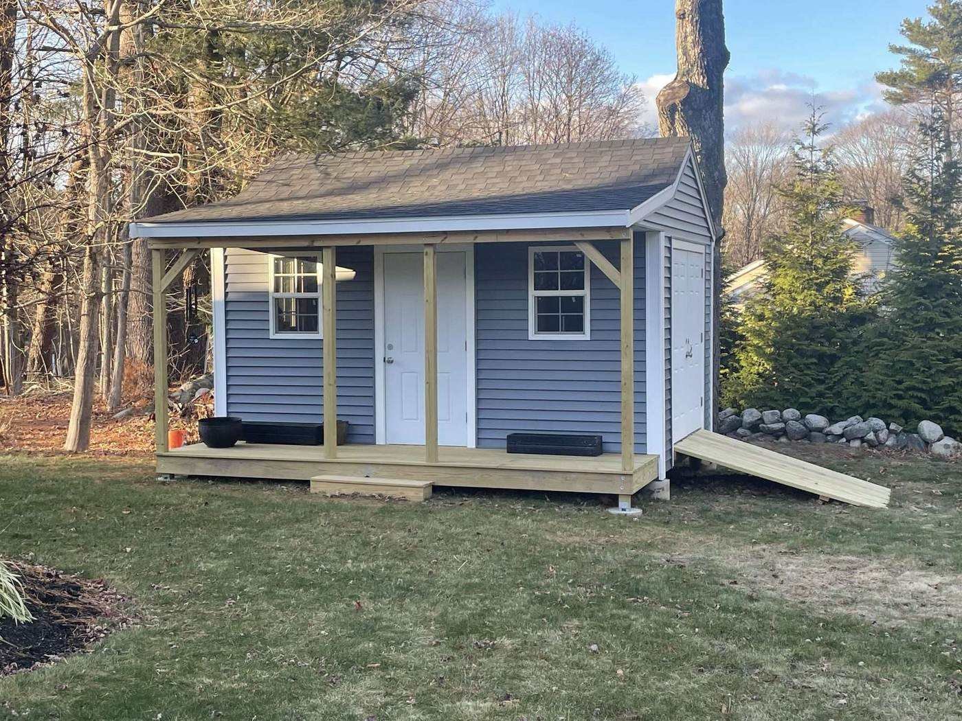 Outbuilding with a covered porch